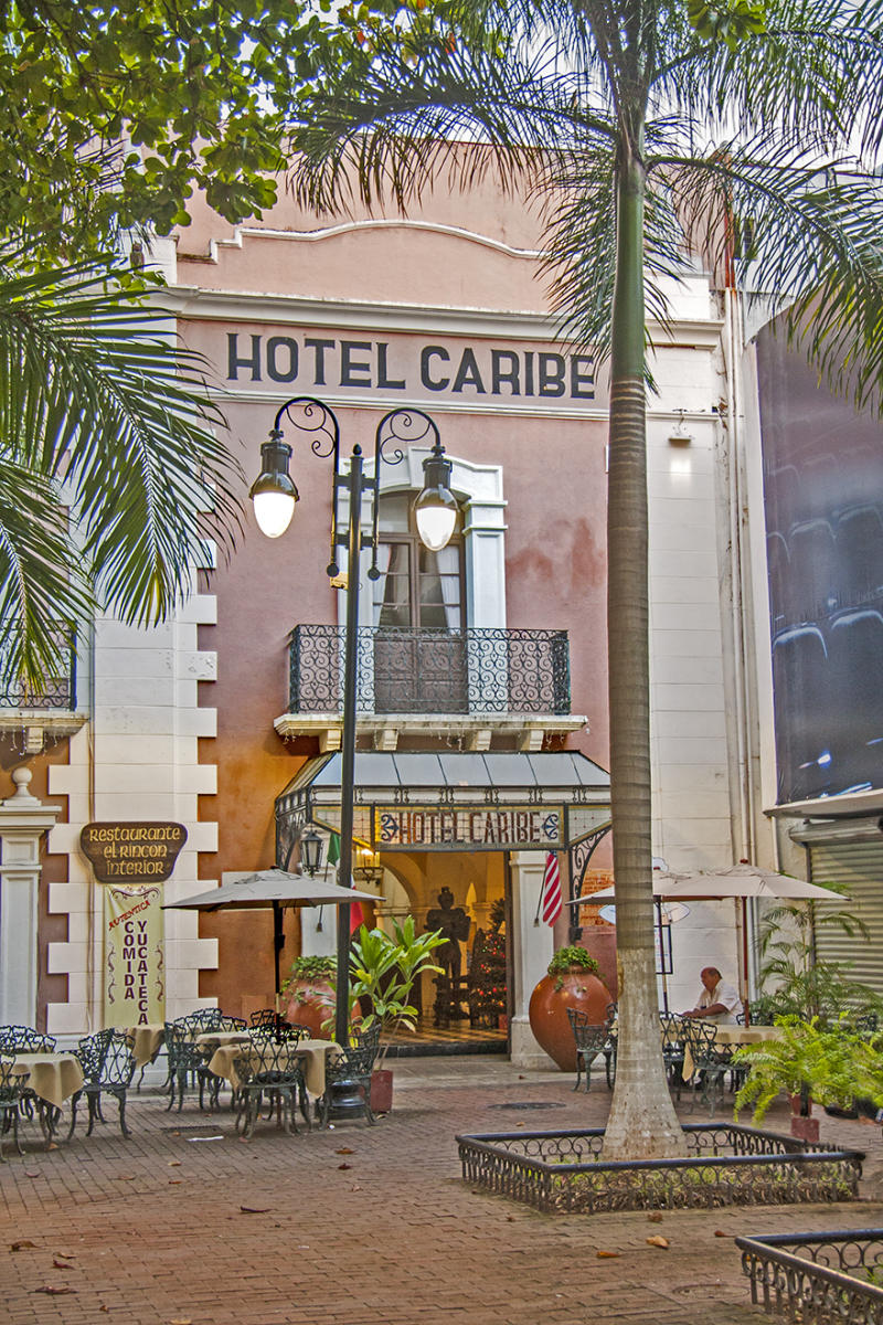 Hotel Caribe Facade and Plaza, Merida, Mexico<p><a class="nav-link" href="/content.html?page=6/#TA20" target="_top">Thumbnail</a>
