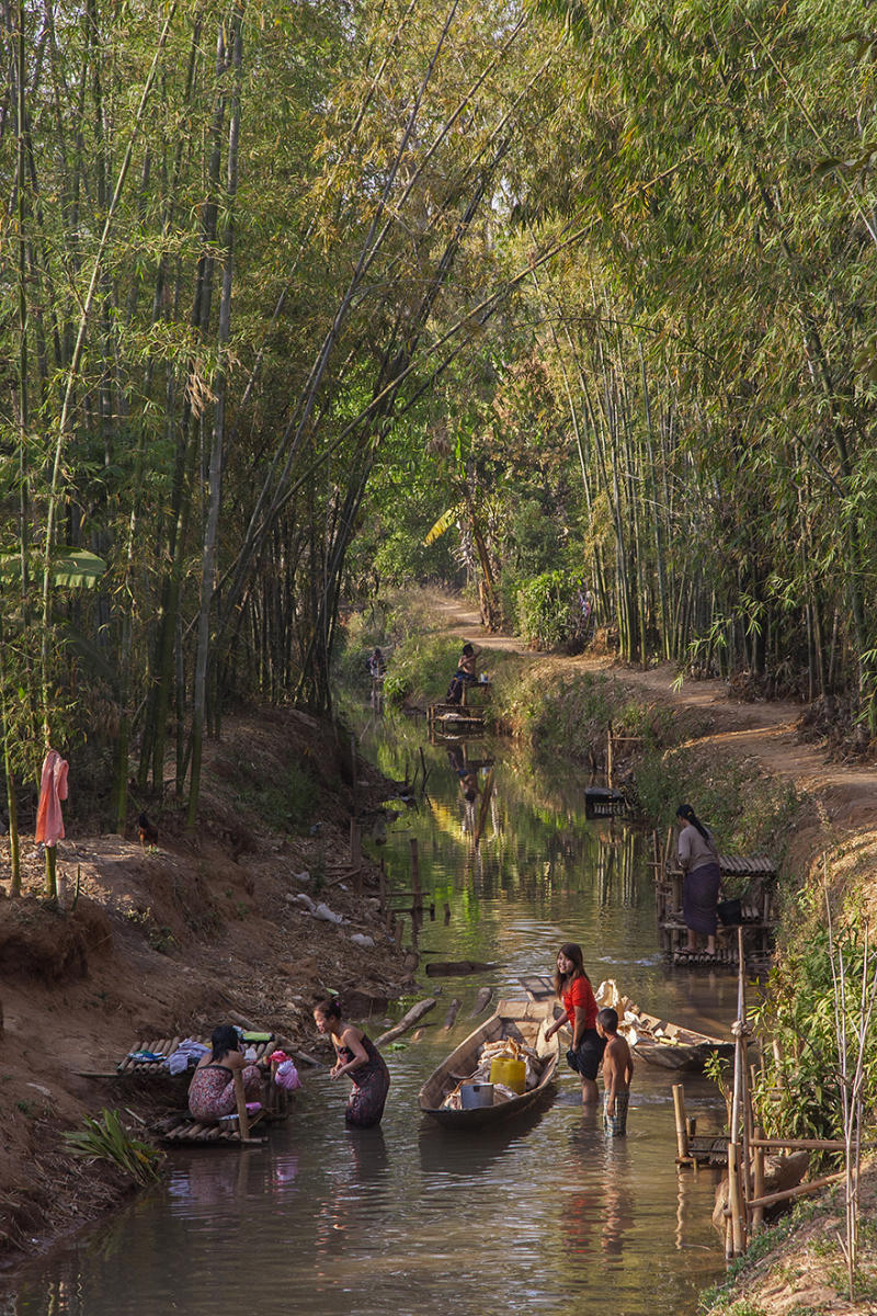 Local Residents,  Stream off Inle Lake Tributary, Myanmar<p><a class="nav-link" href="/content.html?page=6/#TA17" target="_top">Thumbnail</a>