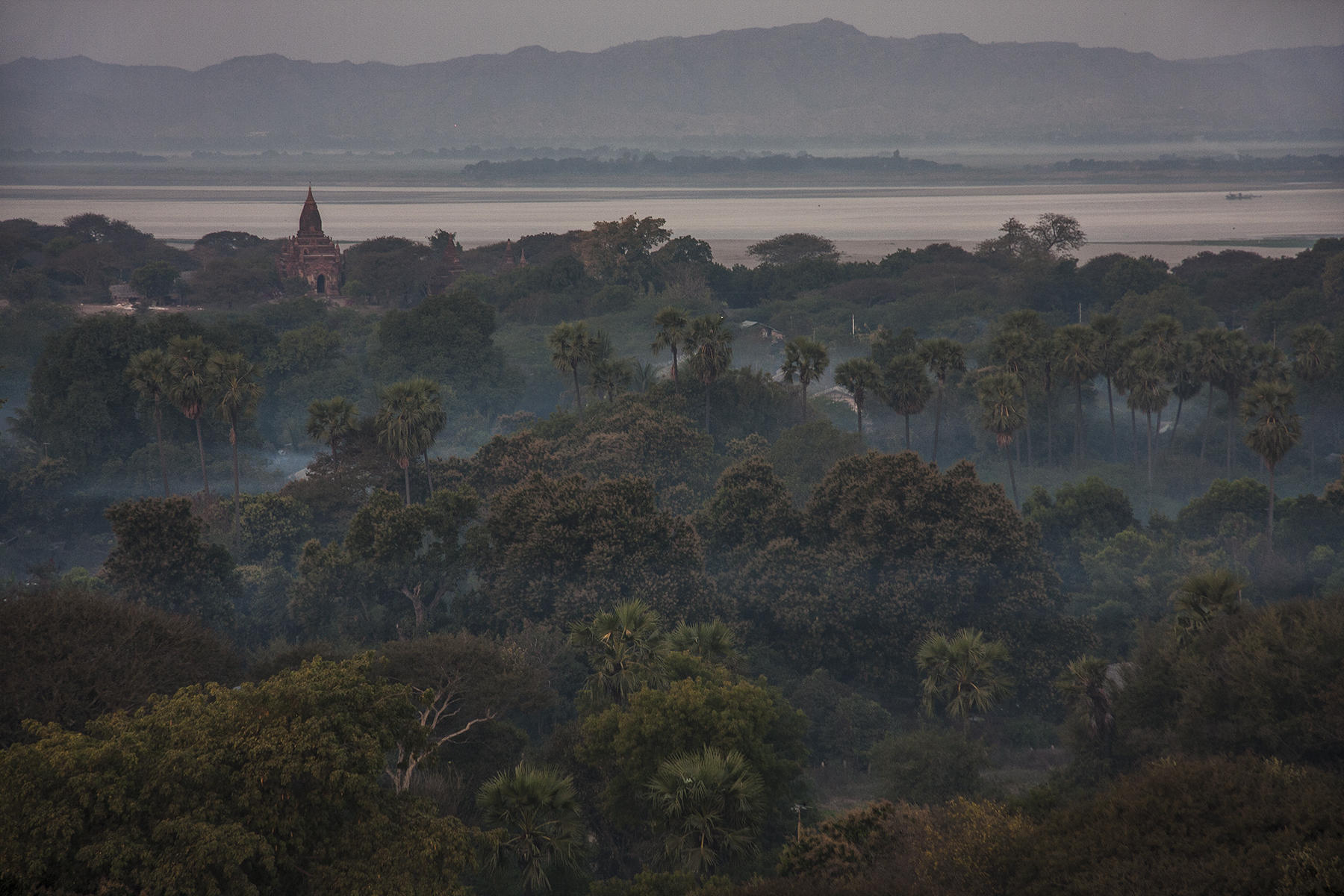 Dawn, Irrawaddy River, Bagan, Myanmar<p><a class="nav-link" href="/content.html?page=6/#TA54" target="_top">Thumbnail</a>