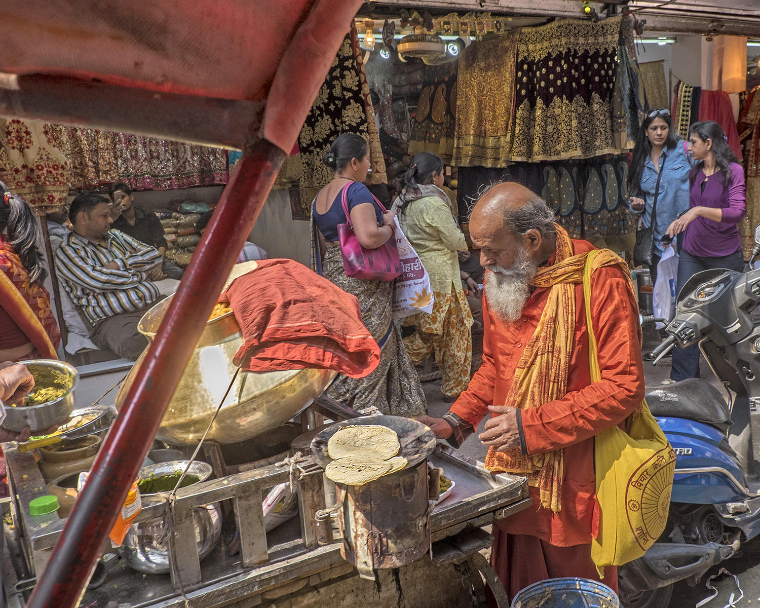 Gentleman Purchasing Snack, Chandni Chowk, Old Delhi, India<p><a class="nav-link" href="/content.html?page=6/#TA64" target="_top">Thumbnail</a>