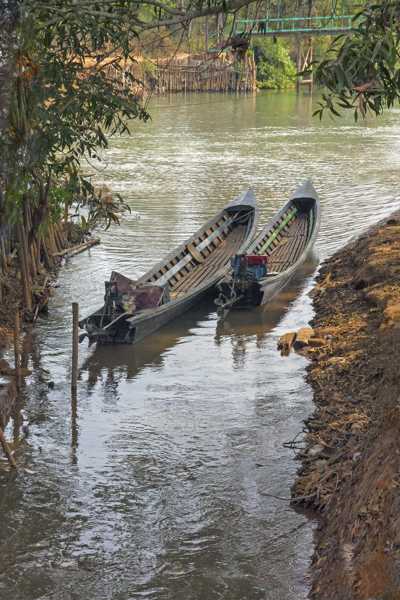 Two Boats Rafted, Inle Lake Tributary Myanmar<p><a class="nav-link" href="/content.html?page=6/#TA51" target="_top">Thumbnail</a>