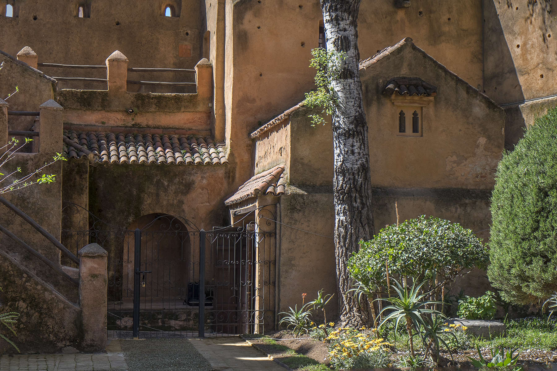 Dungeon Entrance, Casbah, Chefchauen, Morocco<p><a class="n<br>av-link" href="/content.html?page=6/#TA41" target="_top">Thumbnail</a>