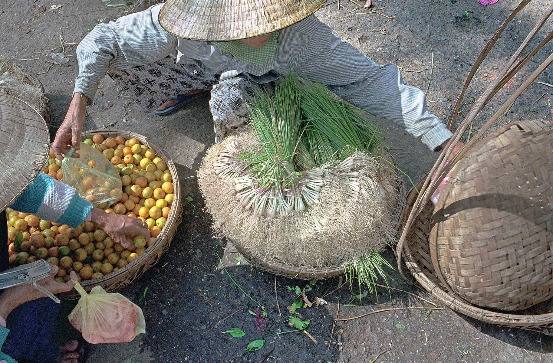 Street Merchant, Hoi An, Vietnam<p><a class="nav-link" href="/content.html?page=6/#TA22" target="_top">Thumbnail</a>