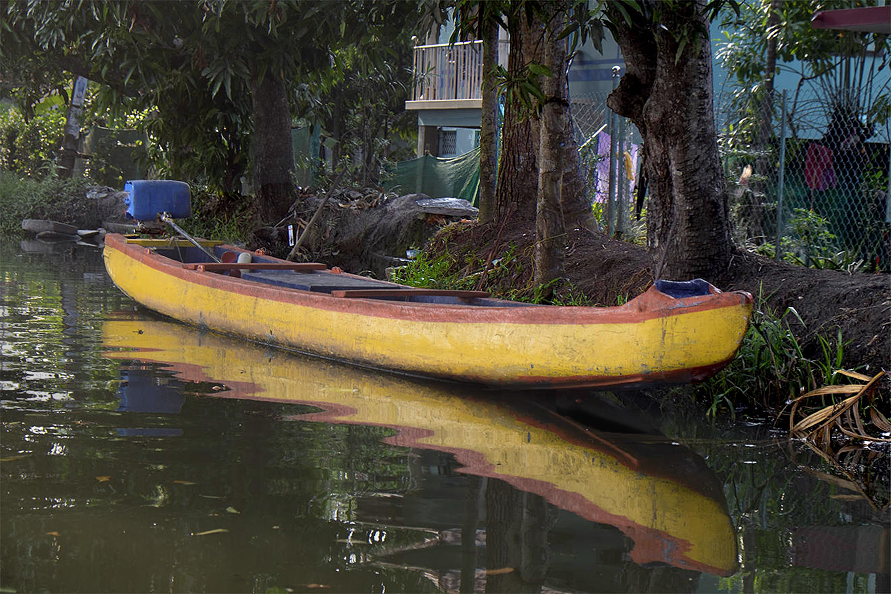 Residential Canal, Kerala Backwaters, Kerala, India<p><a class="nav-link" href="/content.html?page=6/#TA14" target="_top">Thumbnail</a>